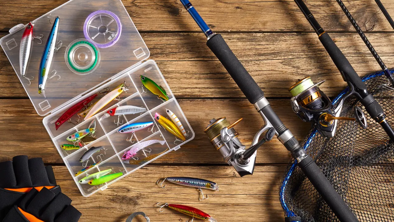 Photo d'une canne à pêche, d'hameçon et de noeuds de pêche